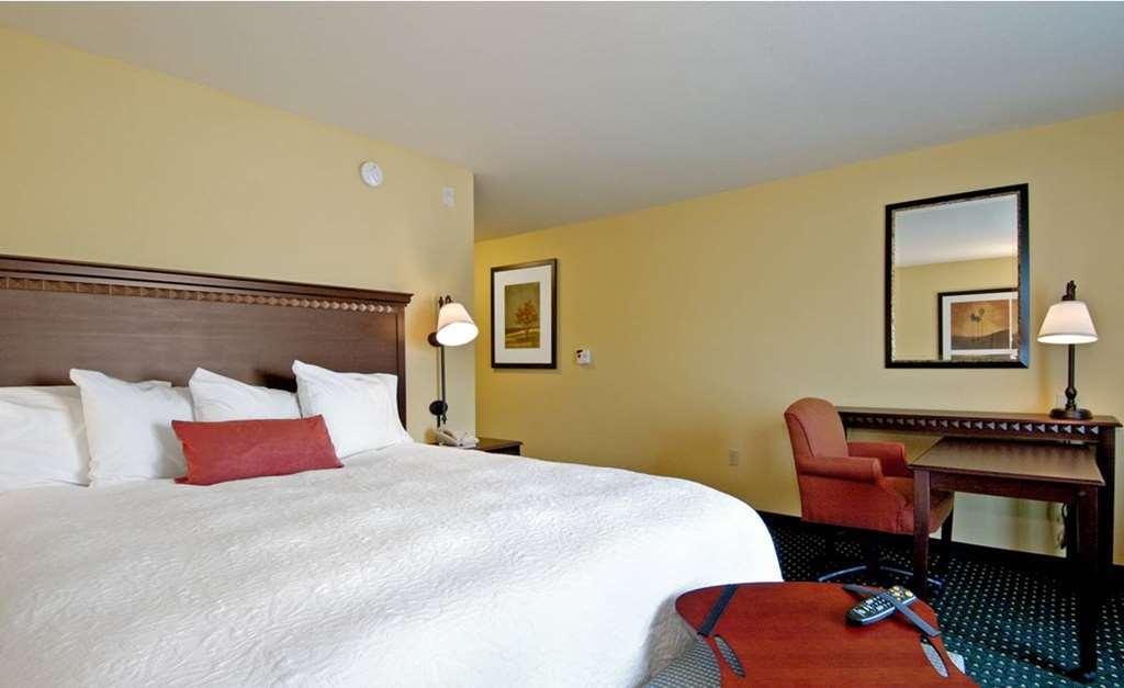 Hampton Inn & Suites Chino Hills Room photo